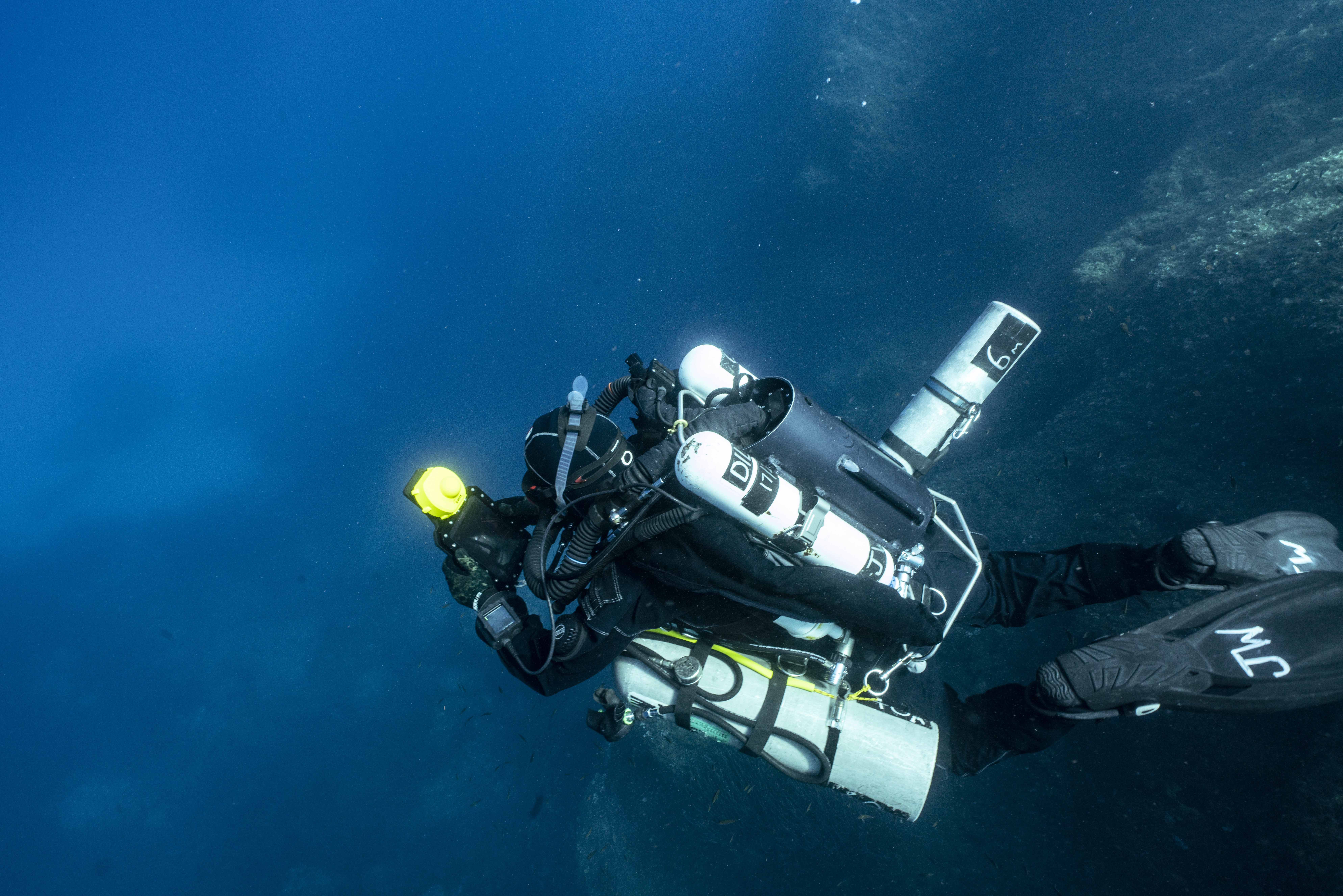 Technical diver using a UWIS unit underwater